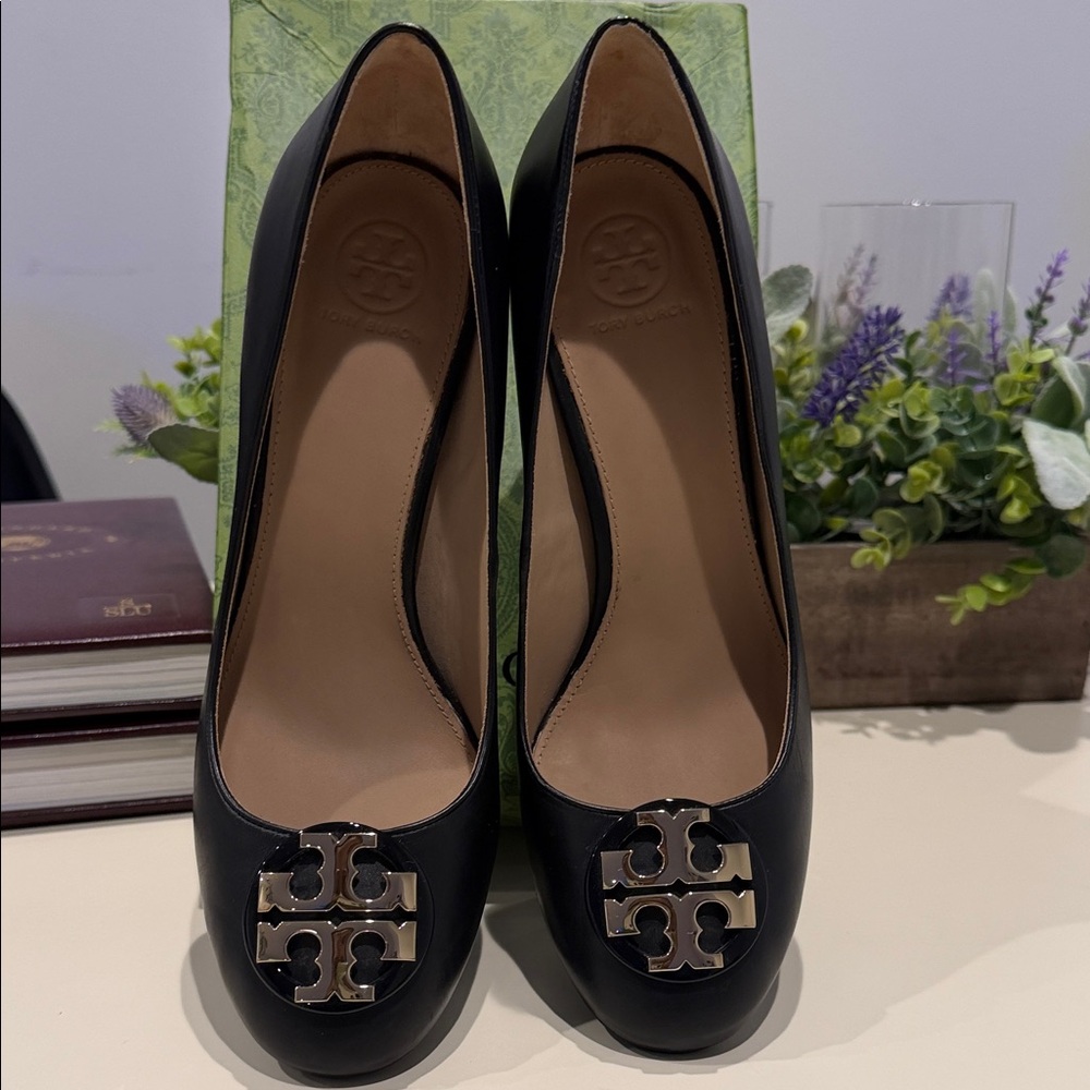 Tory Burch Janey Black Leather Block Heel Pumps - Picture 10 of 12